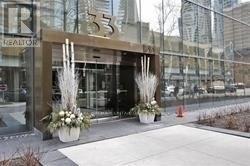 Building Photo - 33 Charles St E