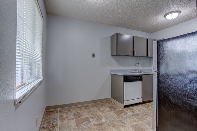 Building Photo - Affordable 1-Bedroom Living — Great Space, Great Price! * Move-In Special: 1st Month FREE!