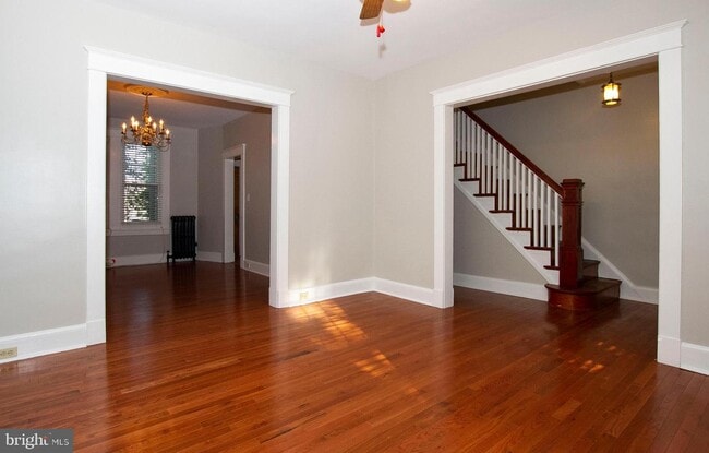 Building Photo - 2914 Cresmont Ave