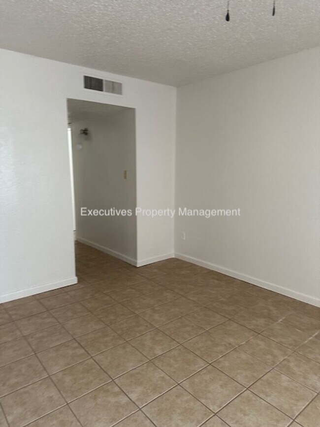 Foto del edificio - 1200 Kings Ave