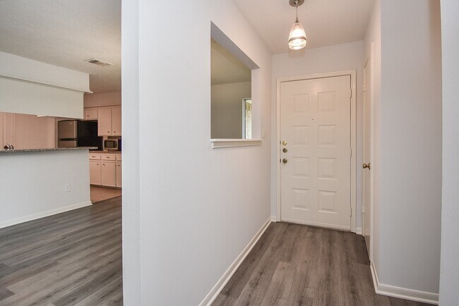 Foto del edificio - 22743 Red River Dr