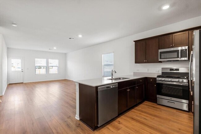 Foto del edificio - 2728 Louris Ln