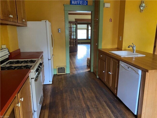 Foto del edificio - 5 Bedroom 2 bath Cleveland Hts!