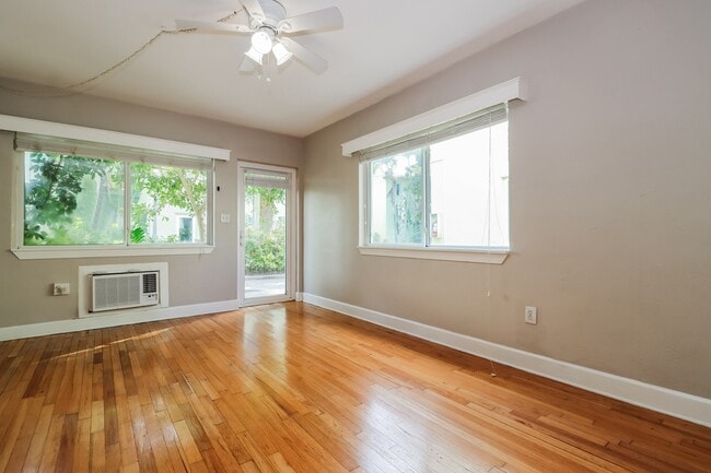 Interior Photo - 301 4th Ave N, St Petersburg, FL 33701