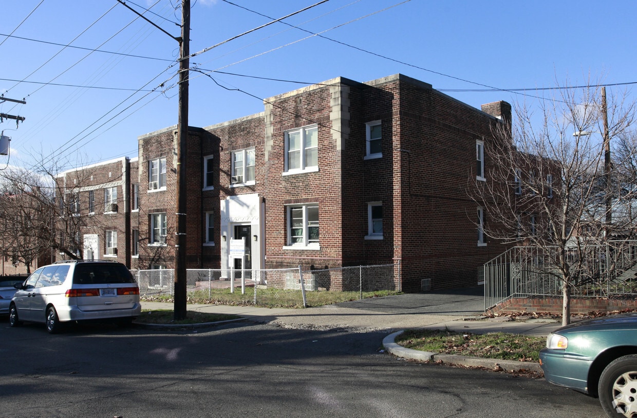 Primary Photo - 5514 1st St NW