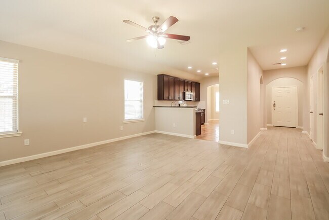 Building Photo - 9010 St Laurent Ln