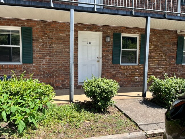 Building Photo - 480 E Red Bud Rd