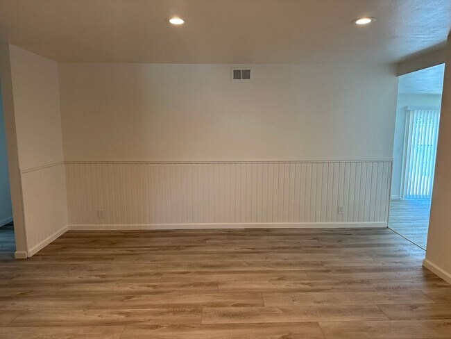 Foto del edificio - Beautifully Renovated 4 Bedroom 2 Bath Hom...