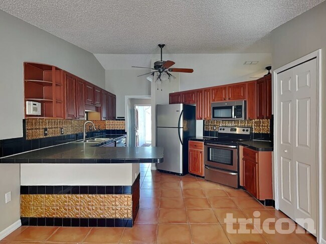 Foto del edificio - 1374 Godfrey Ave