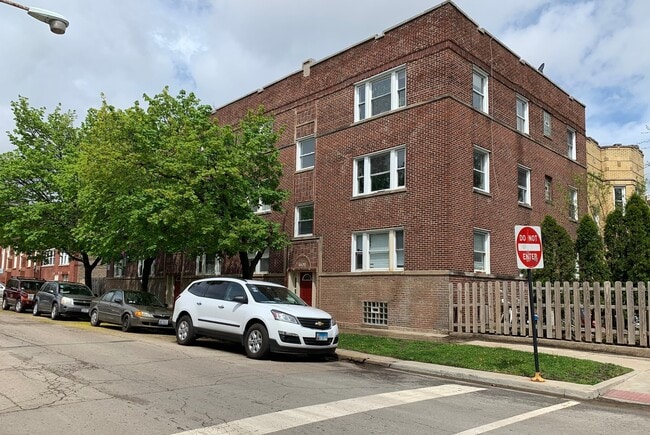 Foto del edificio - 4402 W Belden Ave