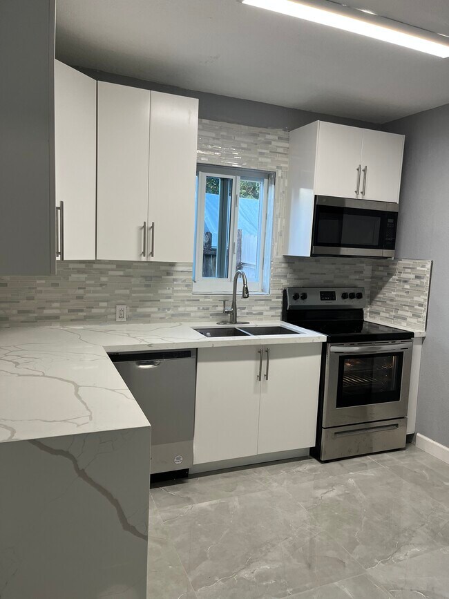 Foto del edificio - 1766 NE 181st St