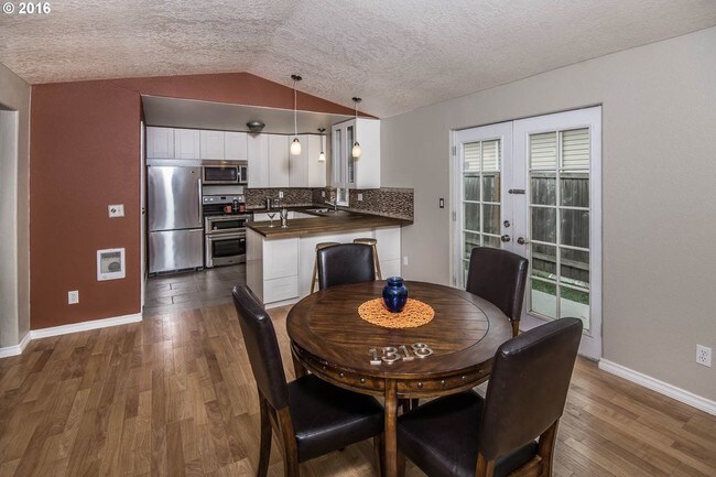 Foto del edificio - 1318 NE Rosa Parks Way