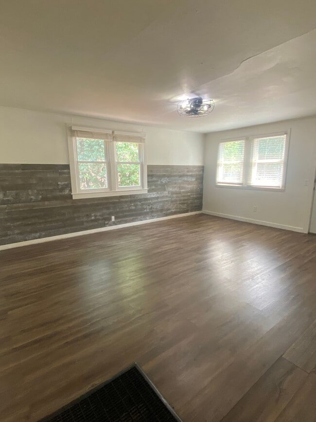 Building Photo - 2017 Monte Vista Dr