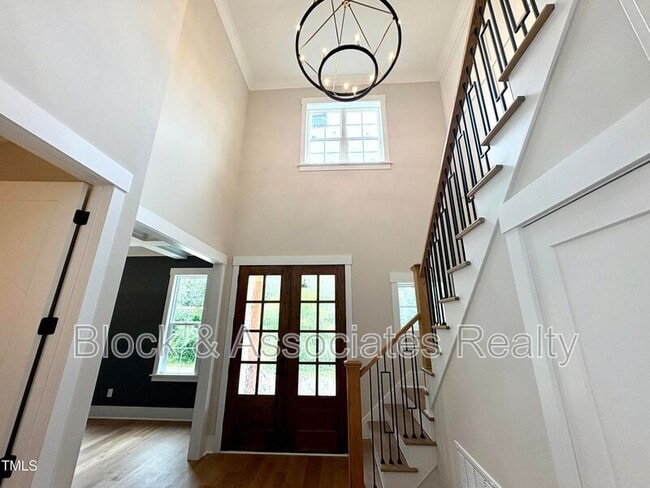 Building Photo - 318 Hinton St