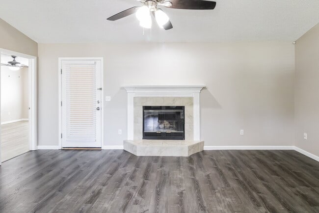 Foto del edificio - 493 Heron Nest Point