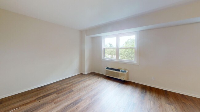 Foto del edificio - 1801 Clydesdale Pl NW