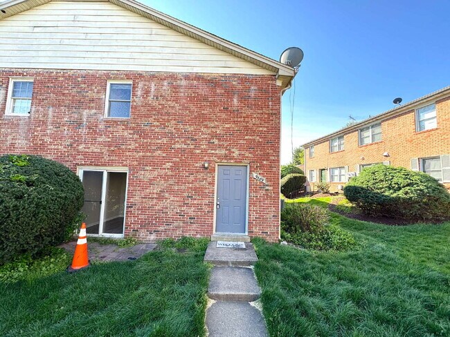 Charming Lorton Rental with Modern Amenities - Charming Lorton Rental with Modern Amenities Apartment