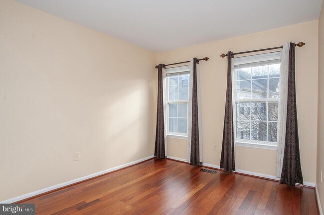 Foto del edificio - 7727 Sullivan Cir