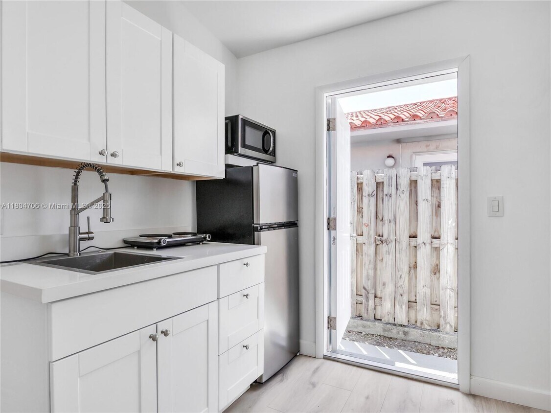 Foto principal - 7172 SW 22nd St