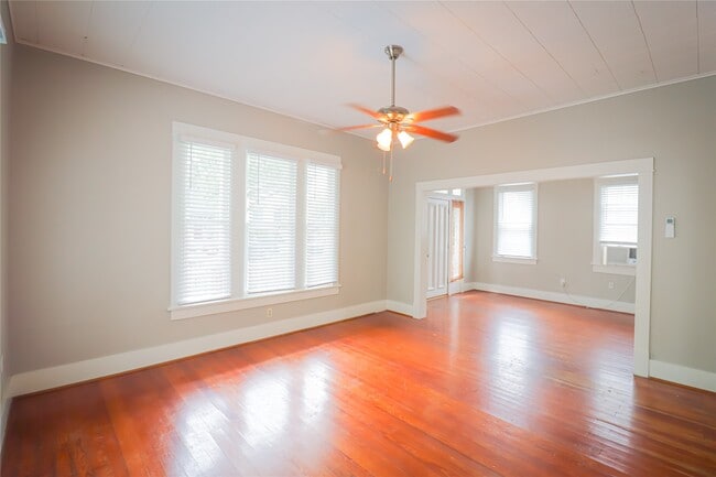 Foto del edificio - 3012 Avenue O 1/2