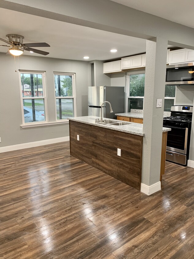 Gorgeous Kitchen - 2620 Tuam St