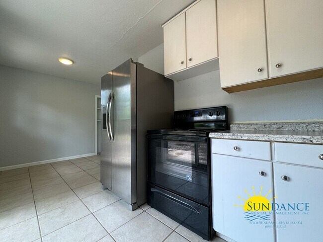 Foto del edificio - Charming 3-Bedroom Pet-Friendly Home  in P...