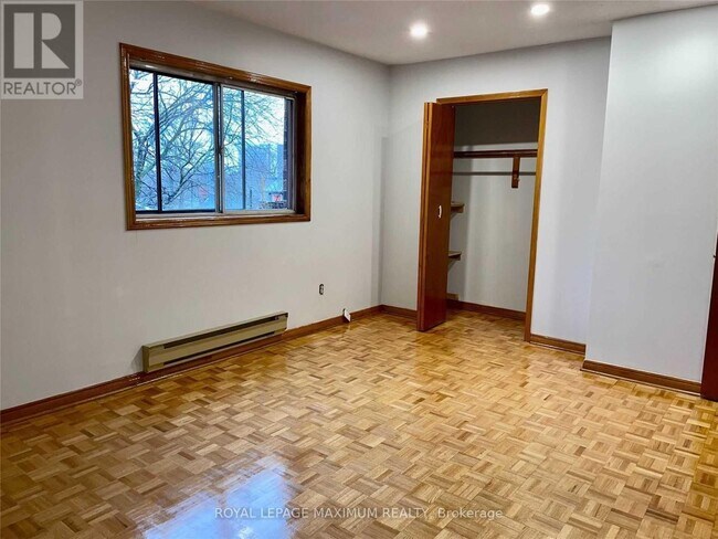 Photo du bâtiment - 1537 Dundas St W