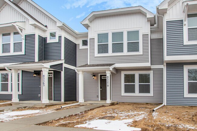 Building Photo - New Condo for Lease in South Haven  availa...
