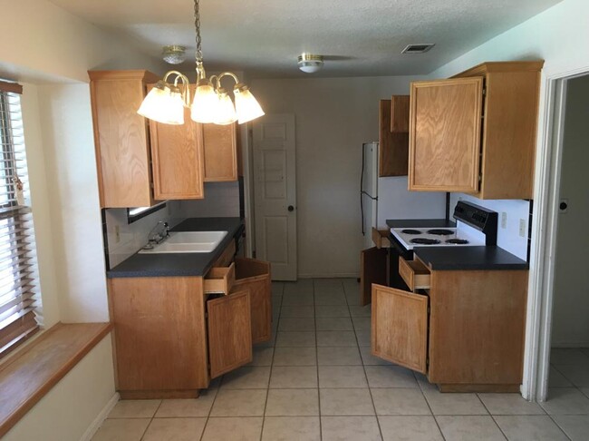 Building Photo - 3806 Oak Valley Dr