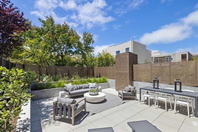 Foto del edificio - Stunning New Construction at The Belvedere 2bed/2.5bath  Private Patio