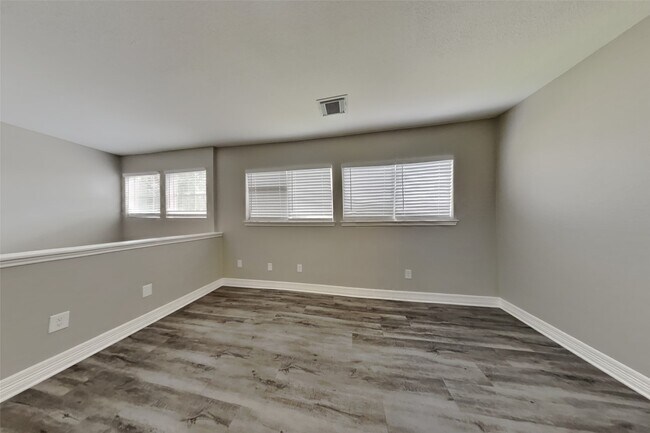 Building Photo - 21610 Wildcroft Dr