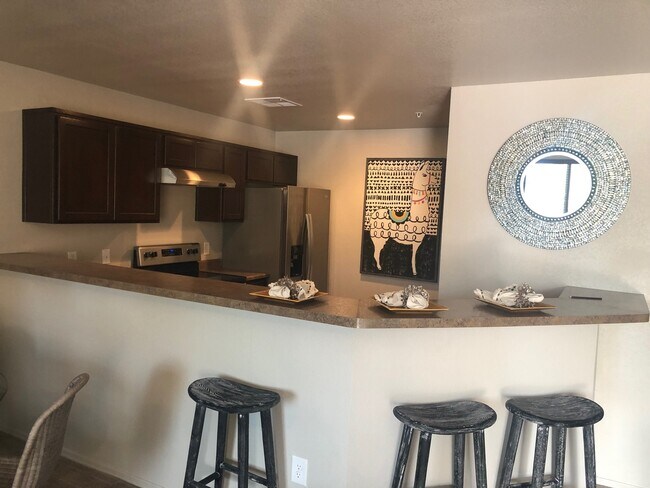 Foto del edificio - Fully Furnished- Eldorado Town Home