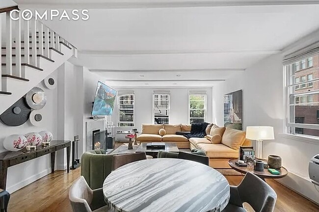 Building Photo - 66 Jane St