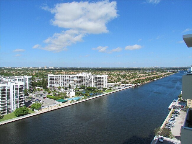 Building Photo - 3000 S Ocean Dr