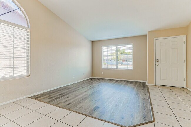 Building Photo - 434 N 110th St
