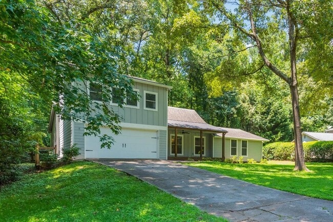 Building Photo - 2681 Ravenoaks Pl