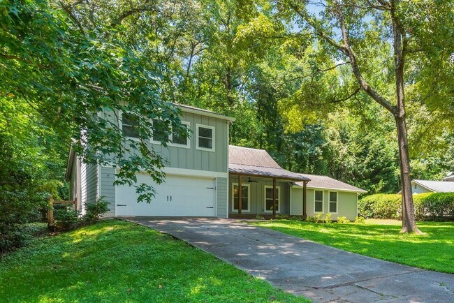 Foto del edificio - 2681 Ravenoaks Pl