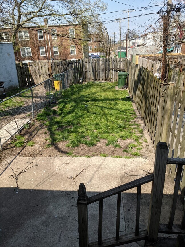 Building Photo - 1530 Popland St