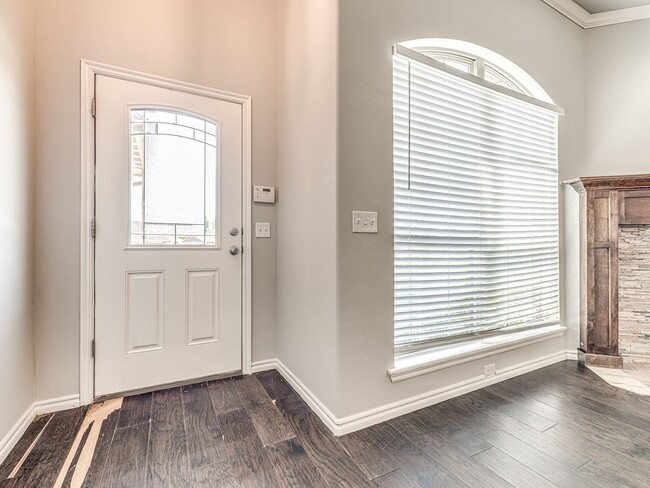 Foto del edificio - Updated Home + Montague Neighborhood + 3 b...