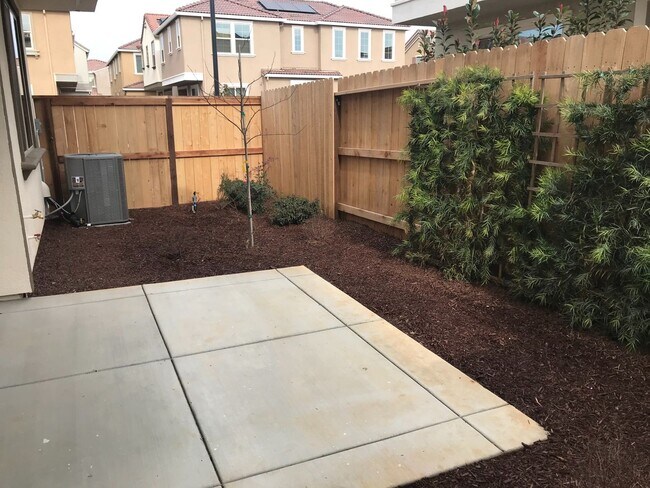 Foto del edificio - 3 Bed| 2.5 Bath | 1632 SF | Two Car Garage | Two Story | Tenant pays $175 monthly for WS&G