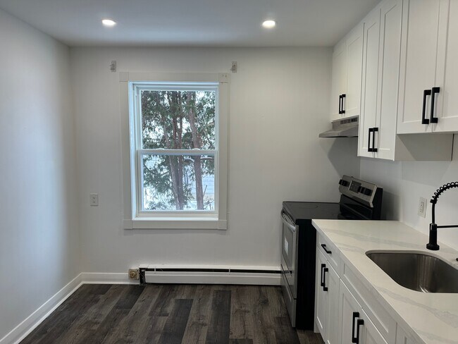 Photo du bâtiment - 113 Rossland Rd E