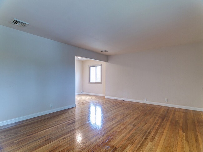 Building Photo - 8716 Bleriot Ave