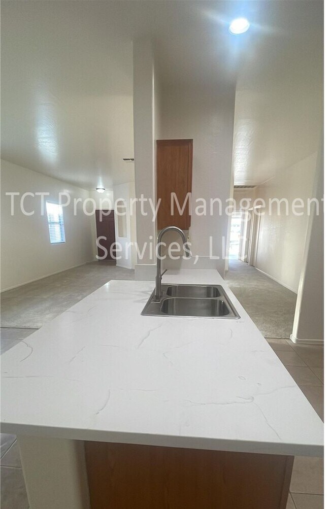 Foto del edificio - 3 Bedroom/2 Bath Phoenix Home Close to I-10 and 101