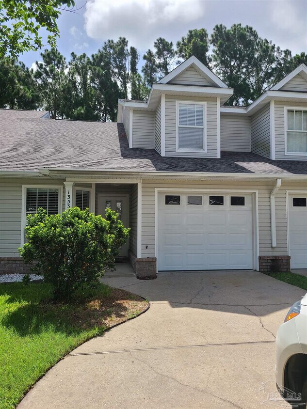 1353 Tiger Lake Dr, Gulf Breeze, FL 32563 House Rental in Gulf Breeze