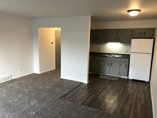 Building Photo - 240 E Dekora St