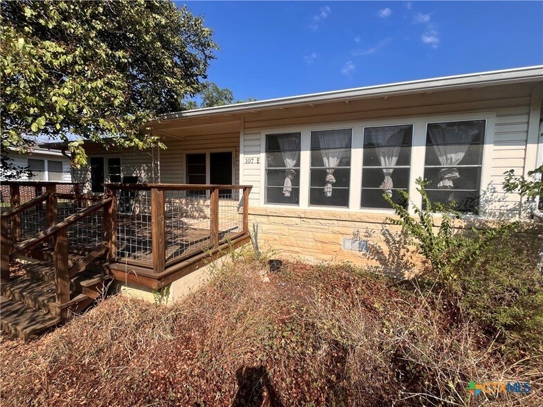 Foto principal - 107 E Holland St