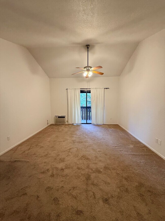 Foto del edificio - Pheasant Creek Condo 2 Bed | 2 Bath | Upper Unit w/ Vaulted Ceiling & Private Garage!