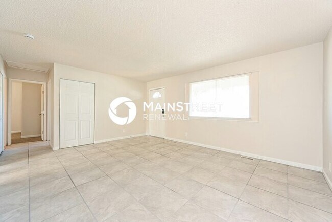 Building Photo - 4 Bedroom Pet-Friendly Home in DENVER, CO with Main Street Renewal