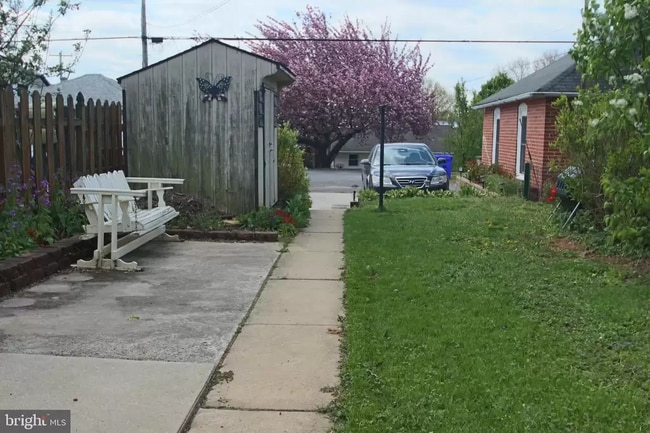 Parking Rear Yard - 1064 Queen St