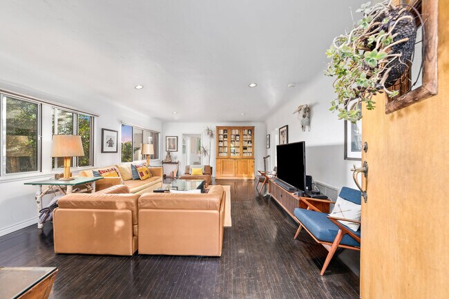 Building Photo - 2525 Verbena Dr